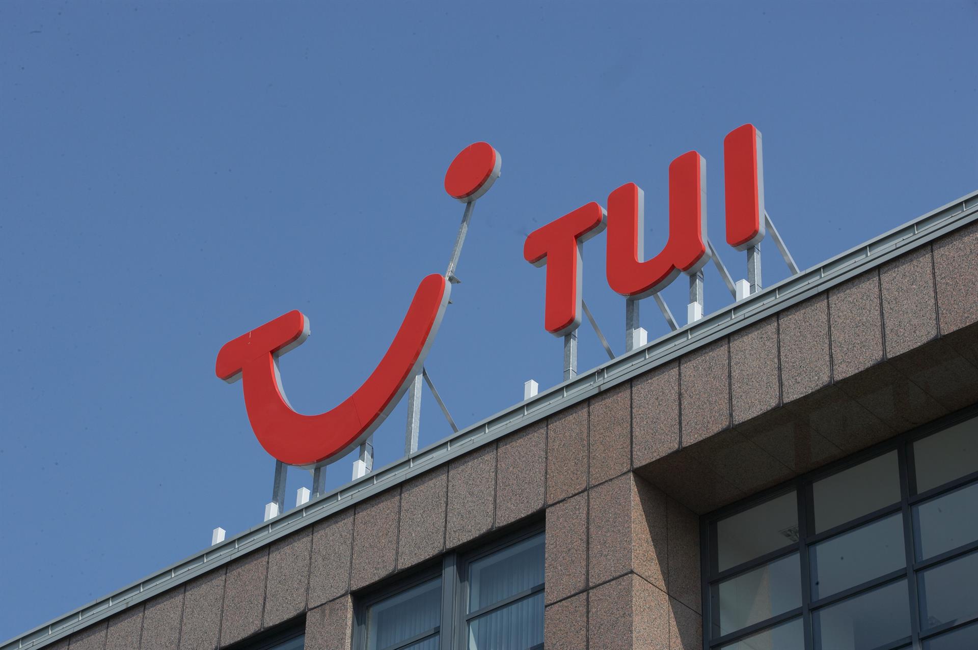 Tui travel. TUI логотип. TUI вывески. Туркомпания туи. Сайт туроператора с турами.