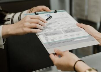 Cinco gigantes se reparten el 70% del mercado de los seguros de viaje en España