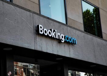 Revolut integra en Booking su solución de pago en un clic