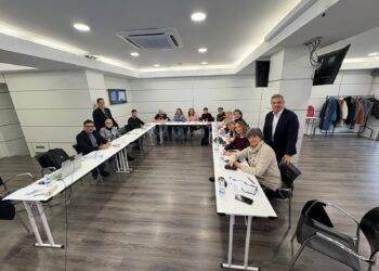 CEAV y sindicatos constituyen la mesa negociadora del convenio de agencias