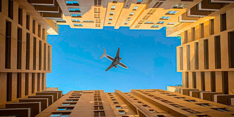 Avión en pleno vuelo.