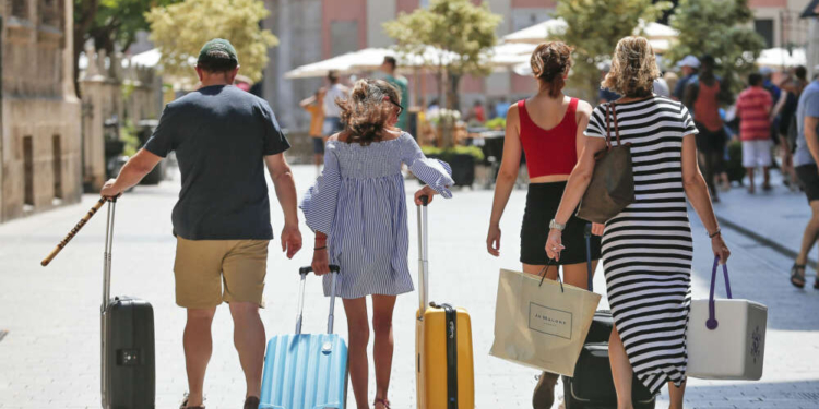 Turistas en España.