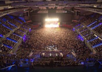 Azulmarino abre la venta de los paquetes del LUX TOUR 2026 de Rosalía en España