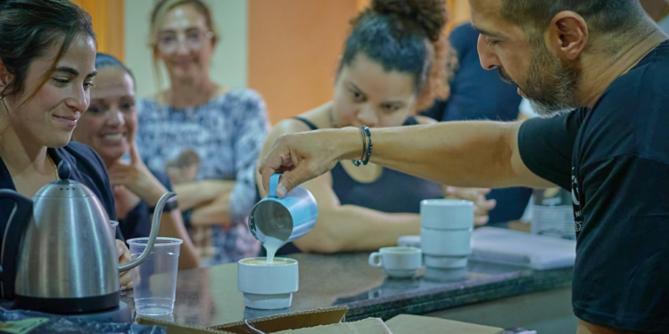 Varias alumnas en uno de los cursos recientes de especialización.