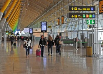Los aeropuertos españoles operarán 21.955 vuelos en este puente de diciembre, un 3,2% más