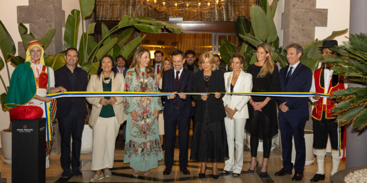 Inauguración del hotel.
