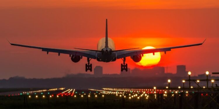 Avión en pleno despegue.