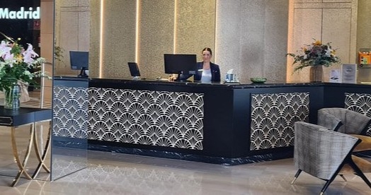 Recepción hotelera.