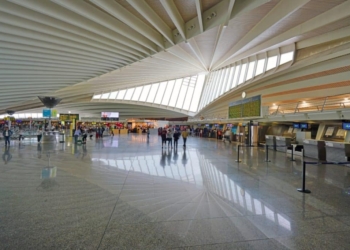 El Aeropuerto de Bilbao supera por primera vez los siete millones de pasajeros en un solo año