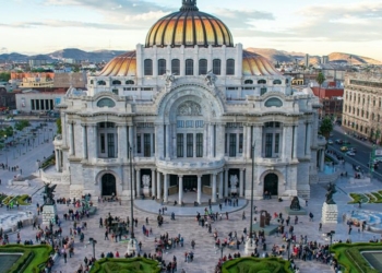 Turismo en economías emergentes: dependencia, diversificación y riesgos