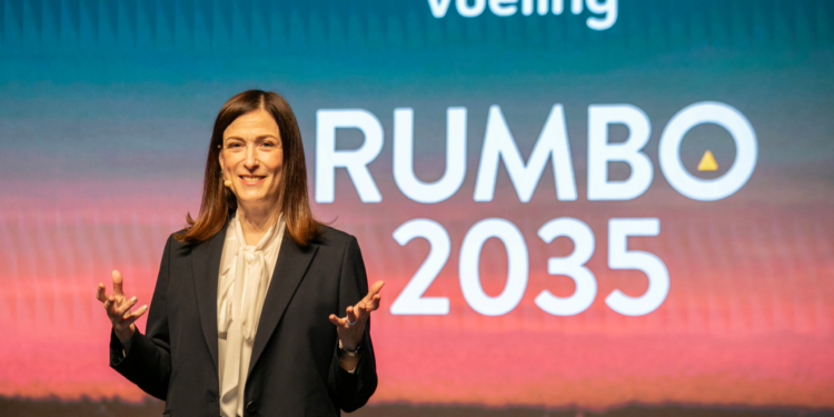 Carolina Martinoli, CEO y presidenta de Vueling, durante la presentación de Rumbo 2035.