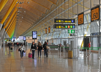 Los aeropuertos españoles cierran enero con más de 20 millones de pasajeros, casi un 3% más