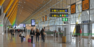 Los aeropuertos españoles cierran enero con más de 20 millones de pasajeros, casi un 3% más
