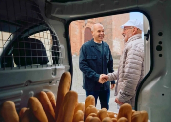 Airbnb y LALIGA estrenan su alianza con una experiencia junto a Andrés Iniesta