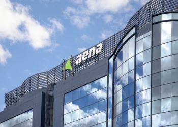 AENA ganó casi 2.137 millones en 2025 y prevé 326 millones de pasajeros para este año