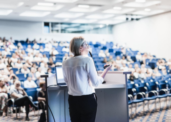 Turismo de negocios y MICE: cómo los eventos presenciales compiten con formatos virtuales y mixtos