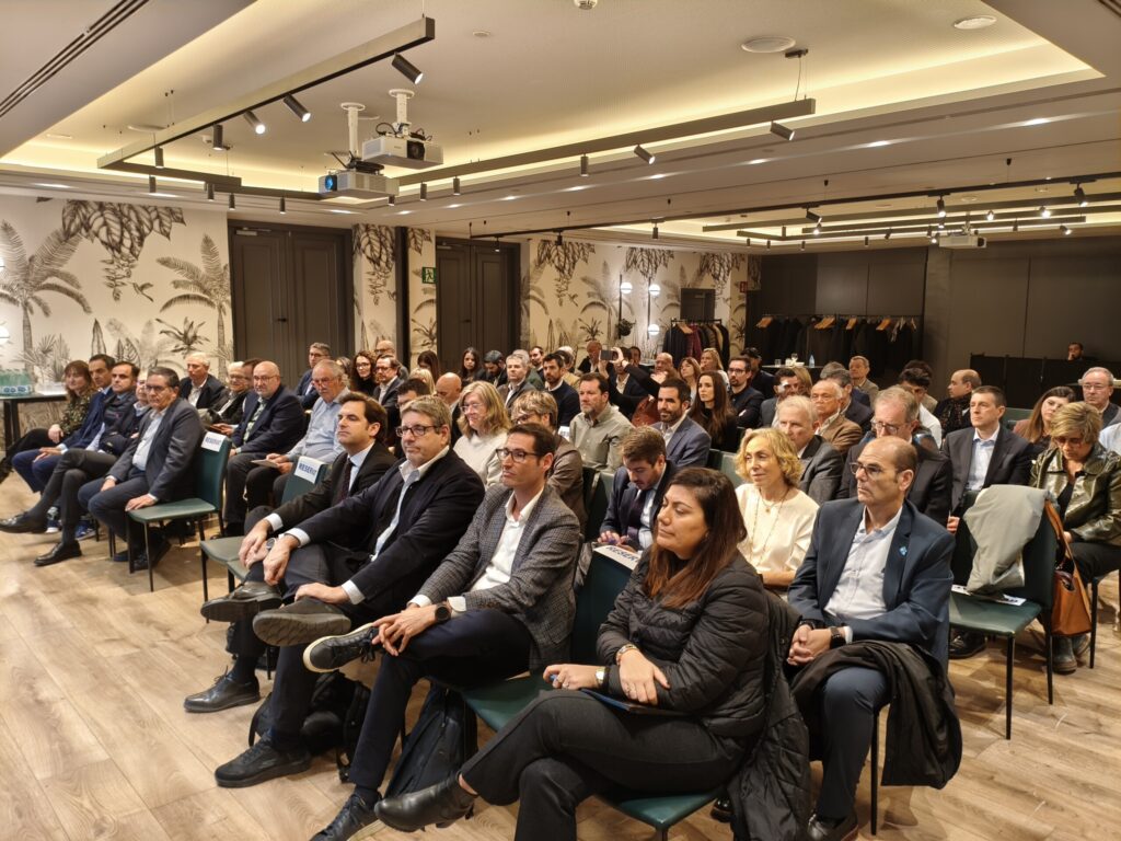 Asamblea de FECAV con representantes del sector del transporte en Cataluña