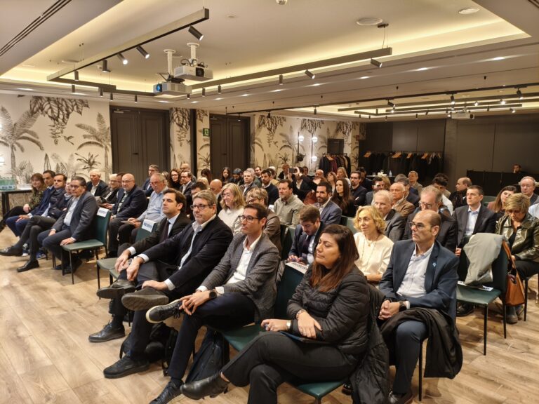 Asamblea de FECAV con representantes del sector del transporte en Cataluña