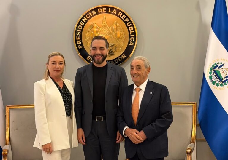 Reunión sobre la nueva ruta de Air Europa entre Madrid y El Salvador