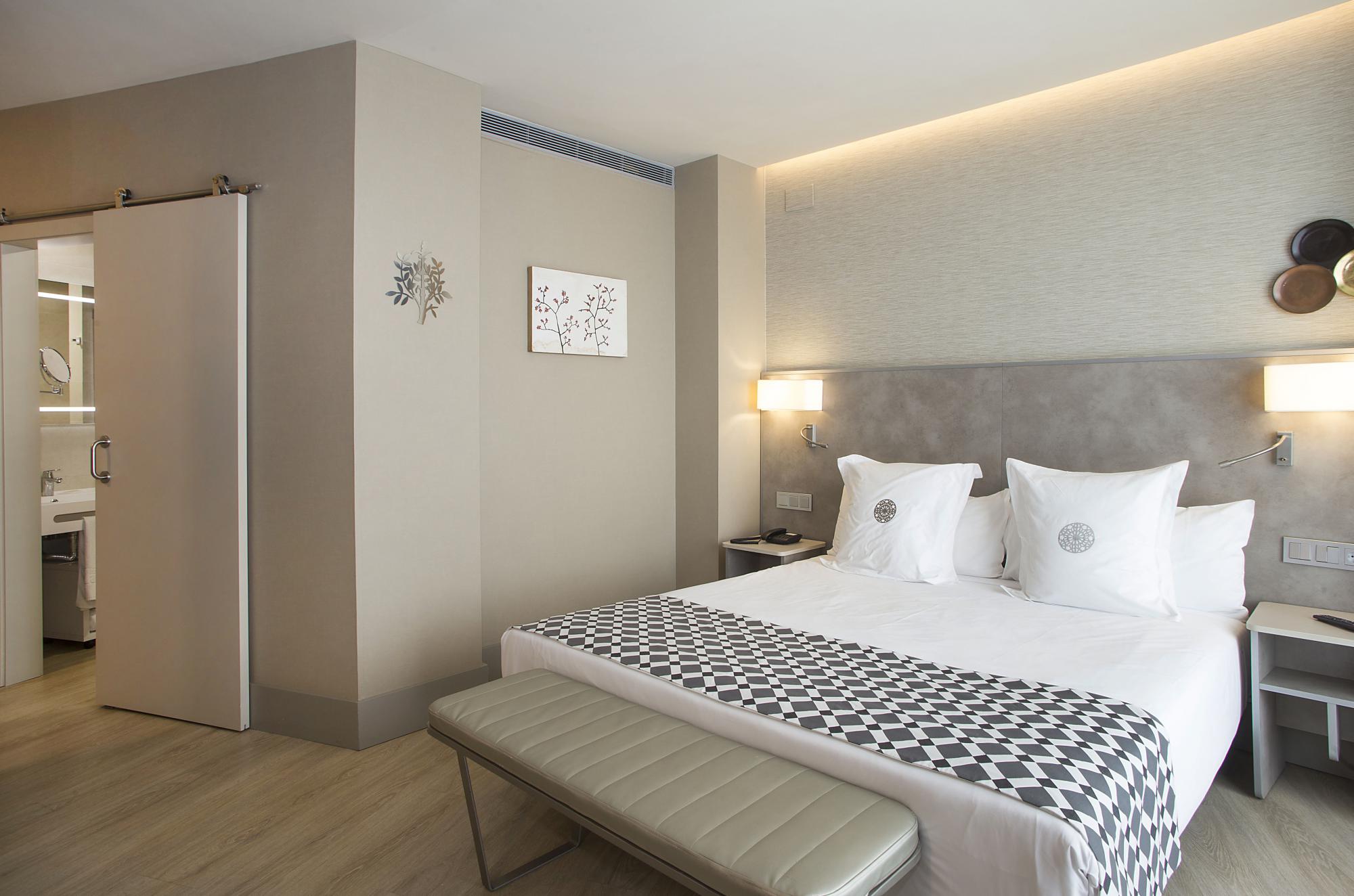 Hoteles de Sevilla para vivir las noches en los Jardines del Alcázar