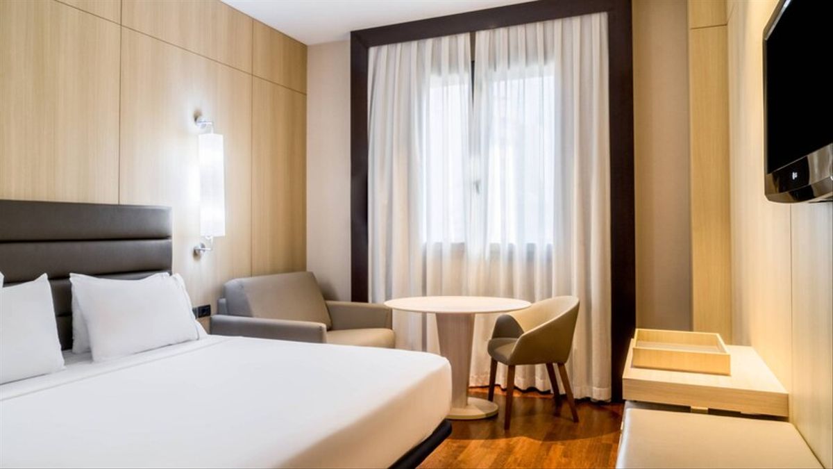 Las pernoctaciones en establecimientos hoteleros disminuyen un 86,5% en febrero