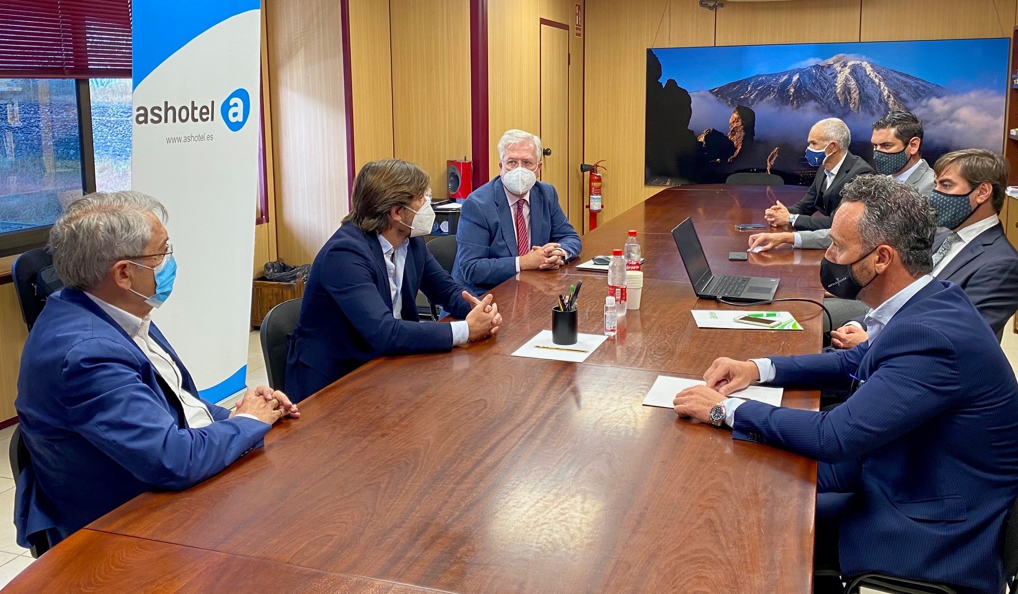 Ashotel conoce de la mano de Binter sus nuevas rutas