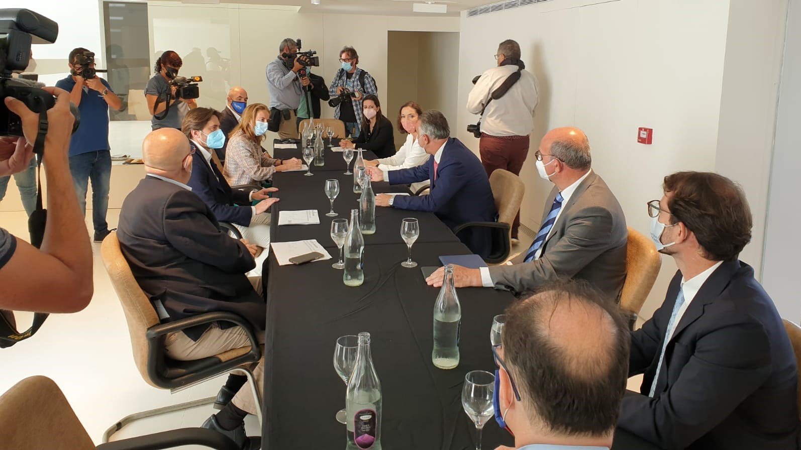 Reyes Maroto se reúne con CEHAT para abordar el futuro del sector