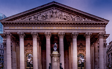 Meliá y NH sufren en Bolsa la cuarentena impuesta a los viajeros británicos