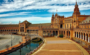 La Asociación de Hoteles de Sevilla hace donaciones para residencias de mayores