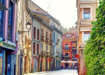 Los destinos con climas suaves crecen como alternativa al calor