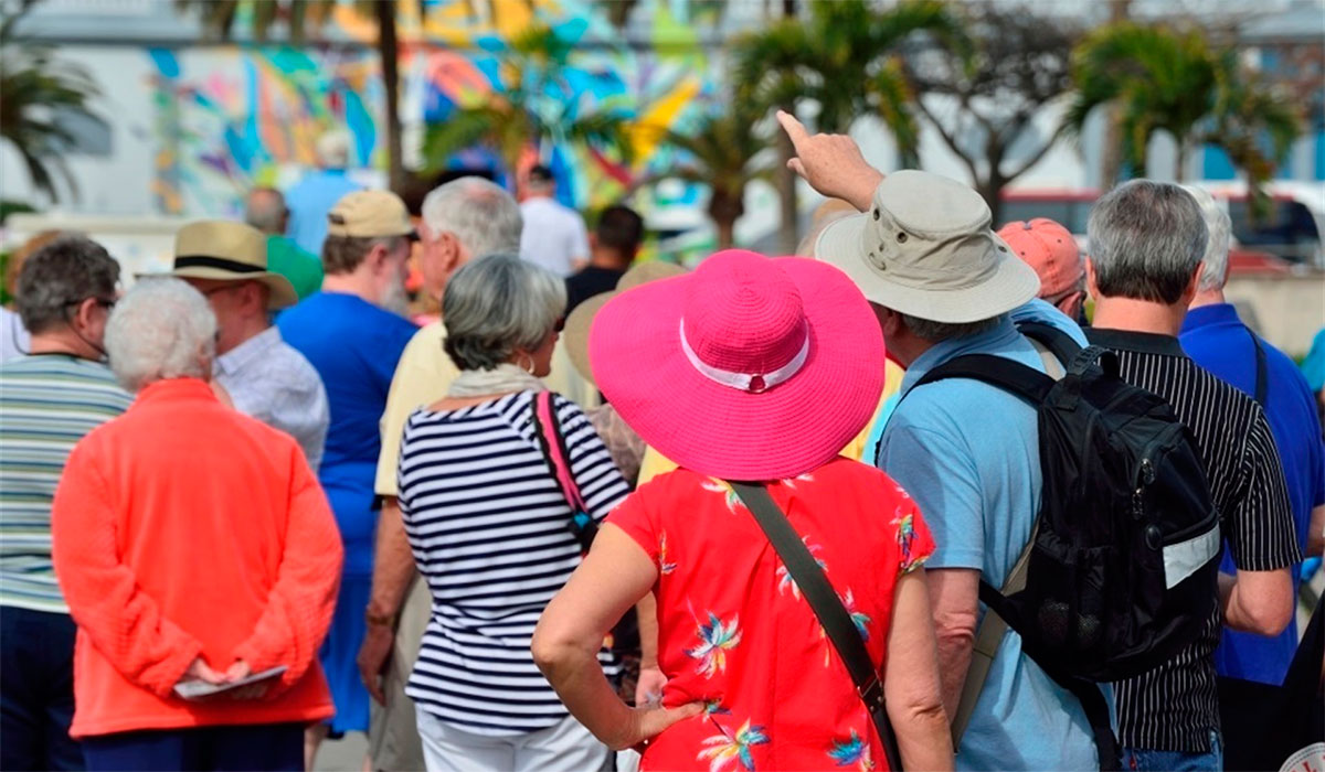 Reyes Maroto pide diálogo para modernizar el Imserso