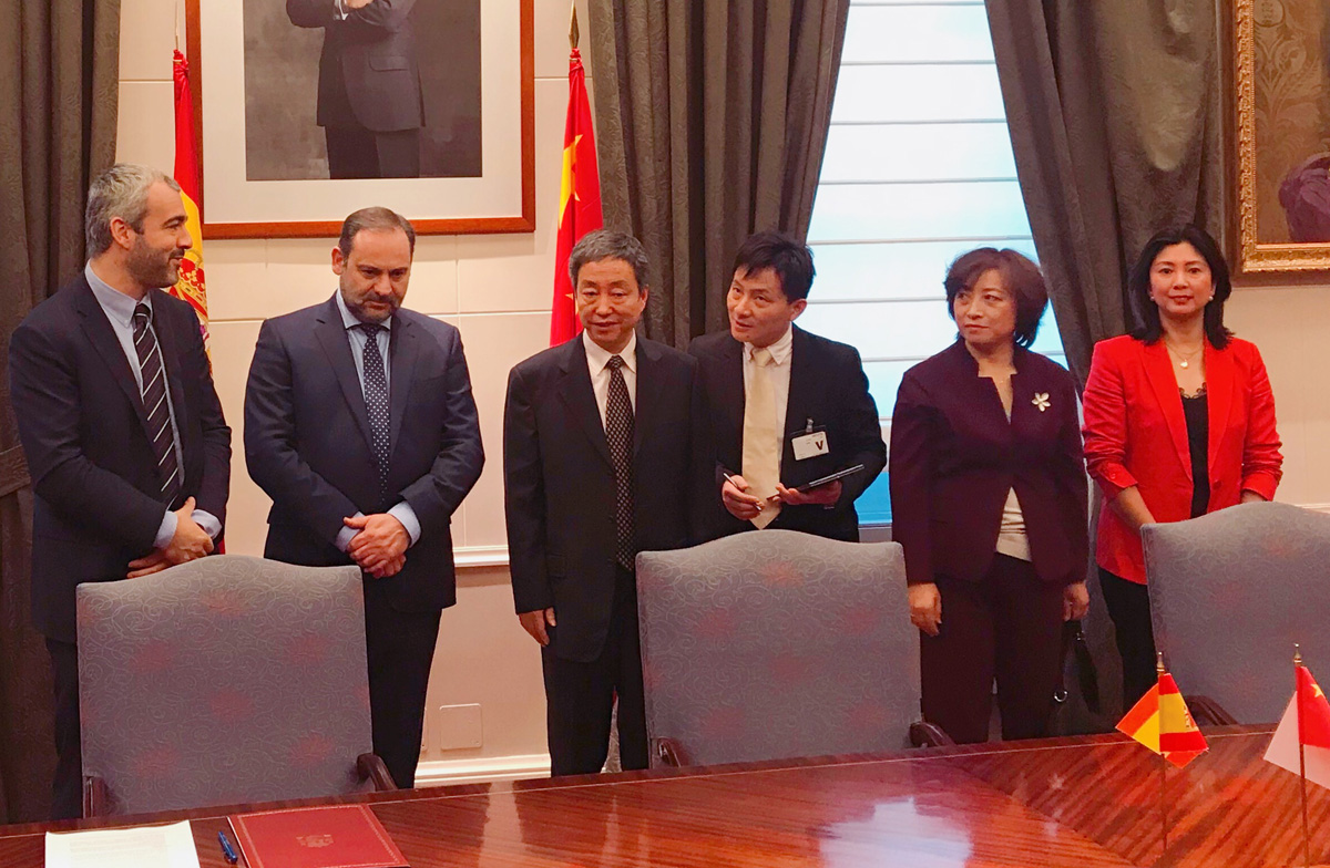 Aena sella una alianza estratégica con Ctrip