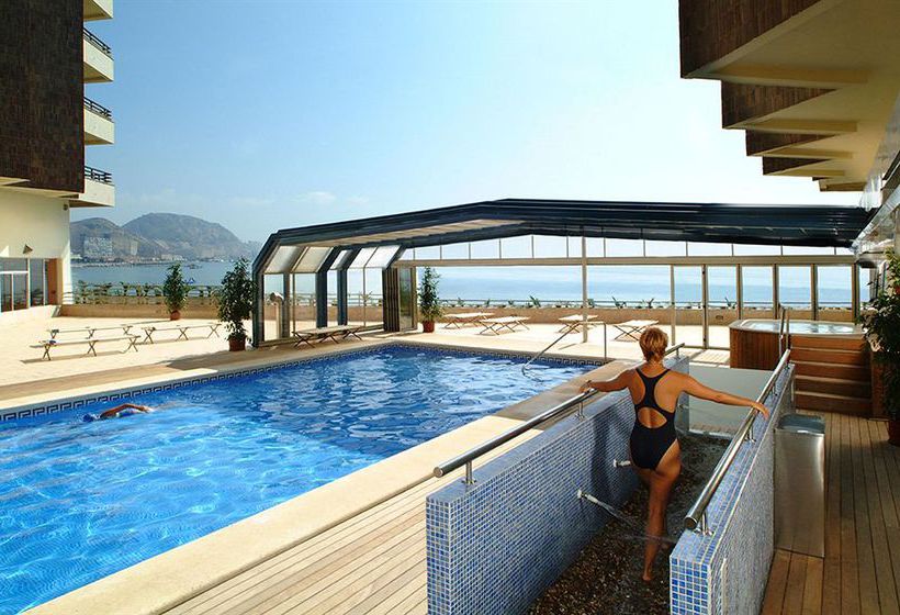 Los hoteles de Alicante cierran agosto con cifras idénticas a las de 2016