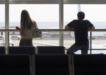 Los pagos para viajar al extranjero aumentan un 15% hasta octubre