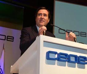 CEAV otorga sus Distintivos a CEOE y Nuño de la Rosa