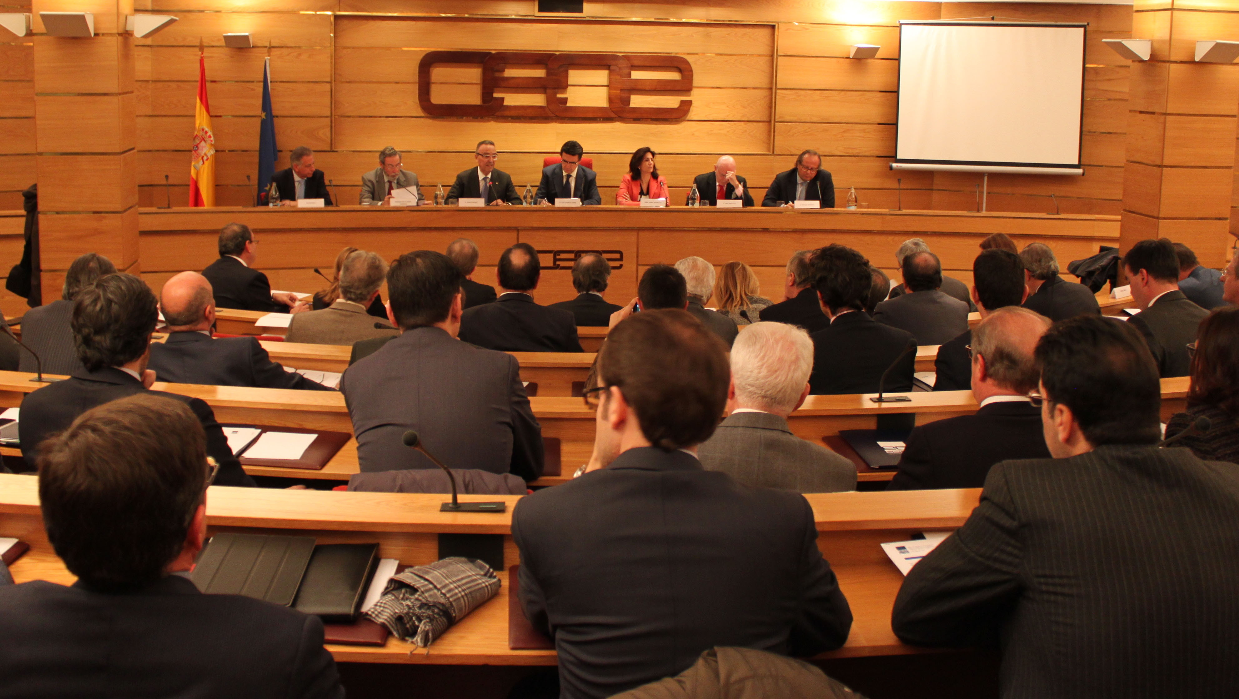 CEOE reclama al Gobierno una normativa armonizada para el alquiler vacacional