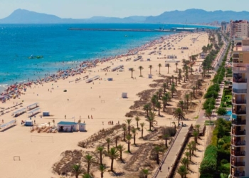 Agosto sigue siendo el mes clave del verano en las vacaciones de los españoles