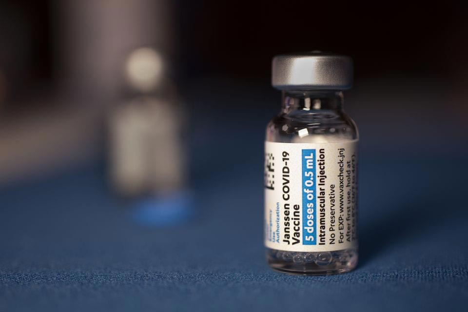 En jaque la vacuna de Janssen, la gran esperanza para llegar al verano