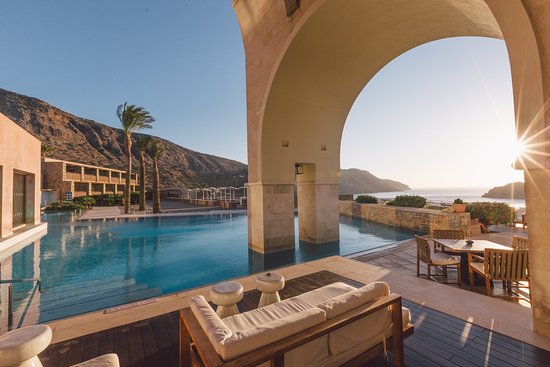 El resort Blue Palace de Creta presenta sus nuevas suites