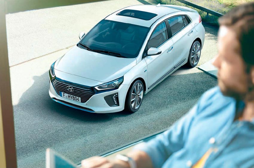 Por España, en coche, a la playa, y en pareja, las nuevas vacaciones de los españoles