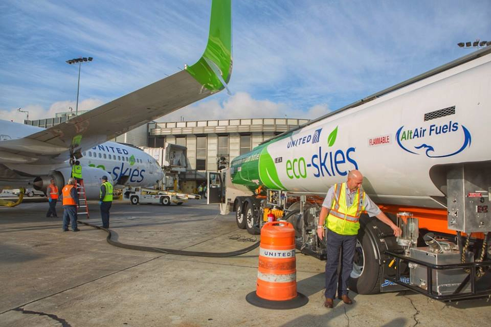 United opera vuelos propulsados por biocarburante