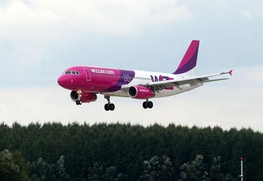 Wizz Air impulsa su nueva política de equipajes
